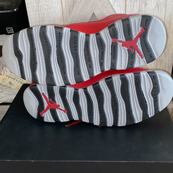 Jordan 10 Bulls Over Broadway - Picture 4 of 6